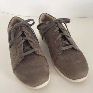 Vionic Gray Suede Sneakers. Women size 9.